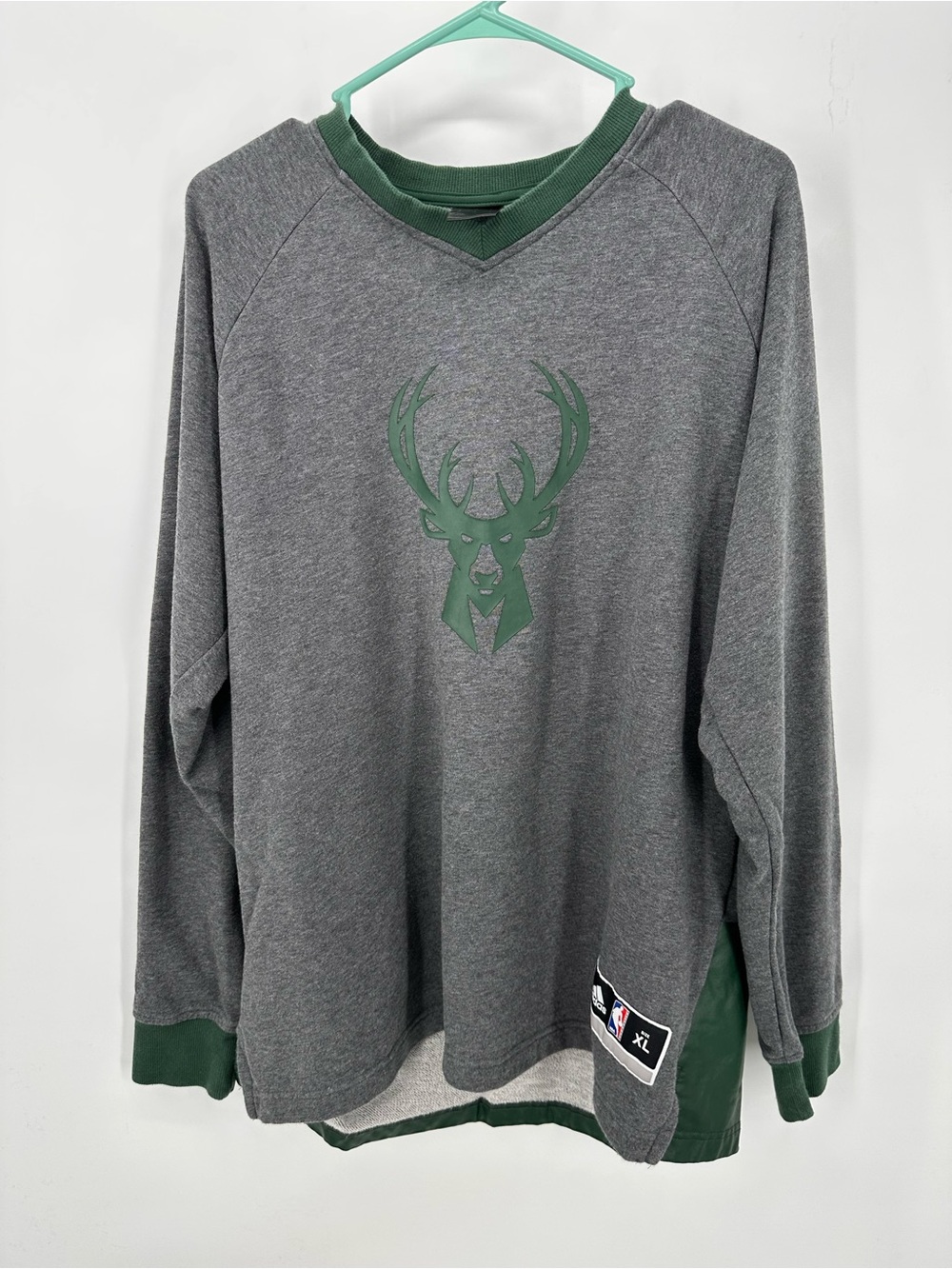 Gray & Green Adidas Milwaukee Bucks Logo NBA Pullover Sweatshirt Size XL